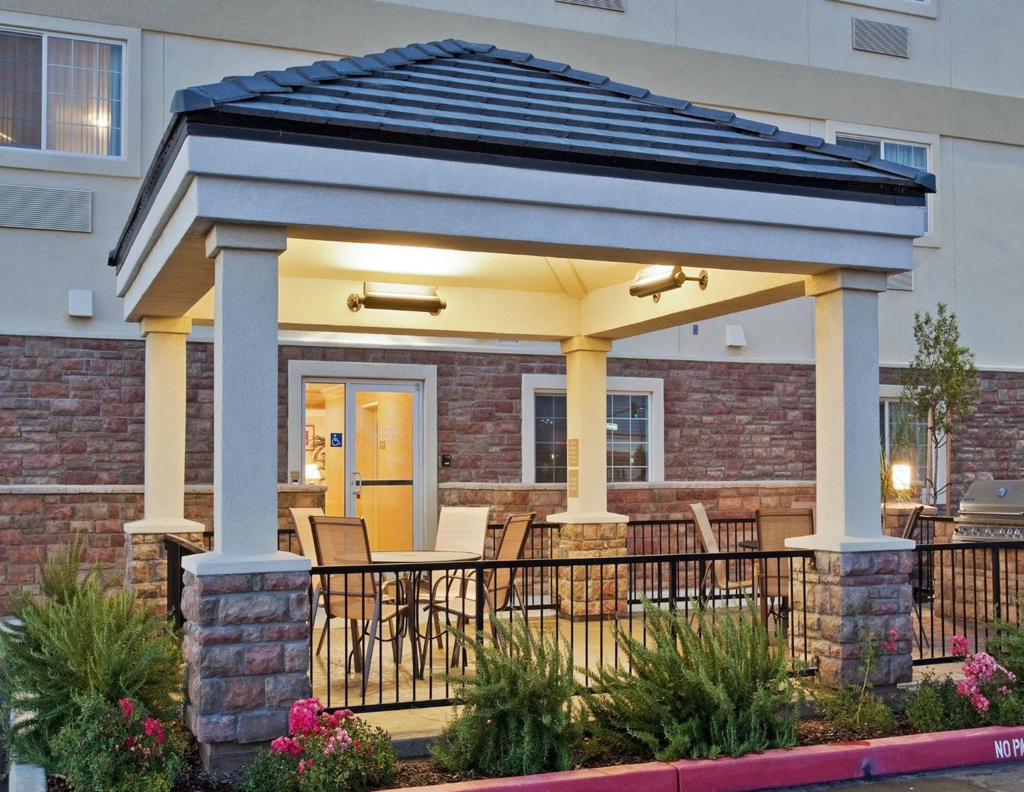 Candlewood Suites Turlock By Ihg Extérieur photo